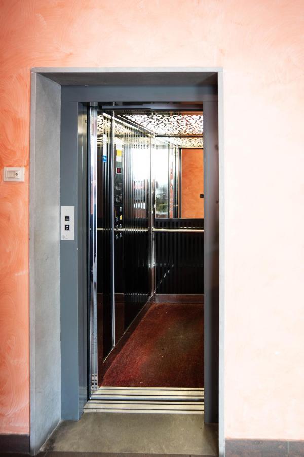 V12 Apartments - Tadini 14 Novara Ngoại thất bức ảnh